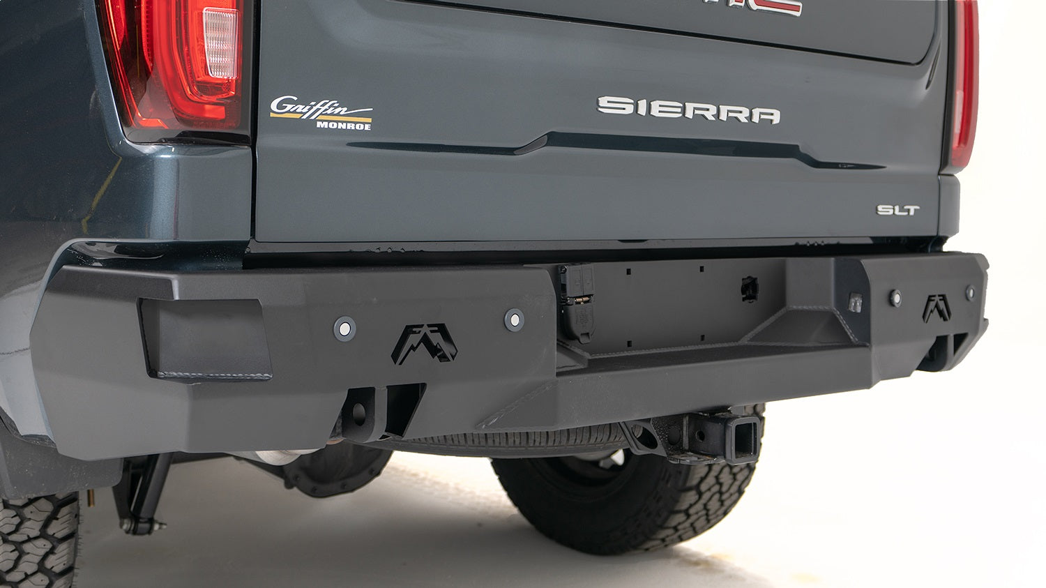 Fab Fours CS19-W4050-1 Premium Rear Bumper